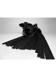 Черная замшевая плеть с лаковой розой в рукояти - 40 см. - БДСМ Арсенал - купить с доставкой в Краснодаре