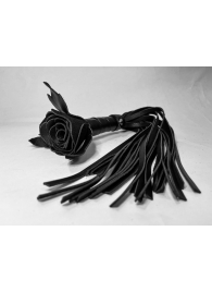 Черная кожаная плеть с розой в рукояти - 40 см. - БДСМ Арсенал - купить с доставкой в Краснодаре