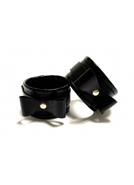 Черные наручники с бантиками из эко-кожи - БДСМ Арсенал - купить с доставкой в Краснодаре