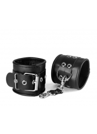 Черные кожаные наручники с ремешком с двумя карабинами на концах - Sitabella - купить с доставкой в Краснодаре