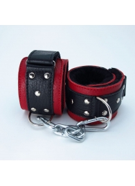 Красно-чёрные кожаные наручники с меховым подкладом - БДСМ Арсенал - купить с доставкой в Краснодаре