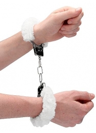 Пушистые белые наручники OUCH! White - Shots Media BV - купить с доставкой в Краснодаре