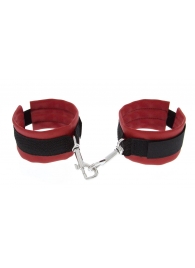 Красно-чёрные полиуретановые наручники Luxurious Handcuffs - Blush Novelties - купить с доставкой в Краснодаре