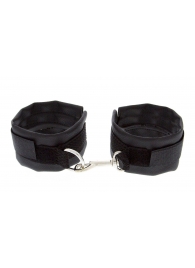 Чёрные полиуретановые наручники с карабином Beginners Wrist Restraints - Blush Novelties - купить с доставкой в Краснодаре