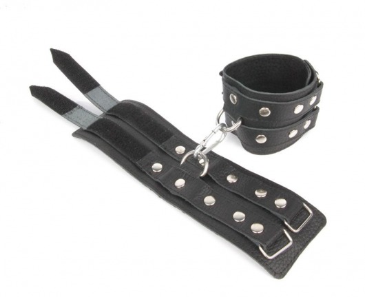 Черные широкие кожаные наручники с заклепками на карабине - Notabu - купить с доставкой в Краснодаре