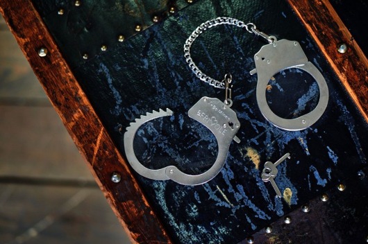 Металлические наручники Be Mine с парой ключей - Le Frivole - купить с доставкой в Краснодаре