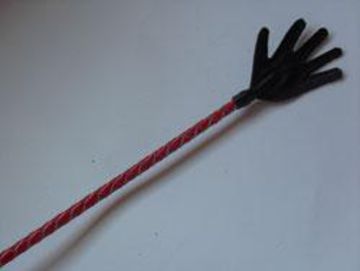Длинный плетённый стек с наконечником-ладошкой и красной рукоятью - 85 см. - Подиум - купить с доставкой в Краснодаре