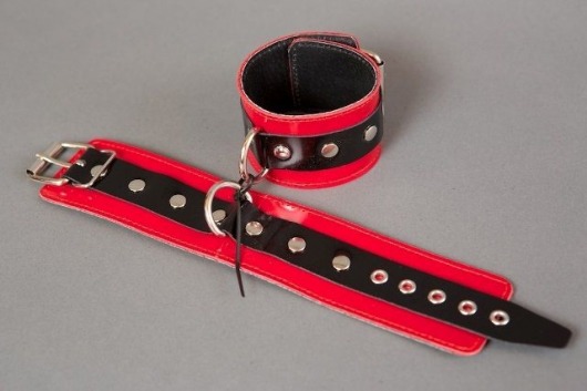 Красные лакированные наручники с клёпками - Подиум - купить с доставкой в Краснодаре