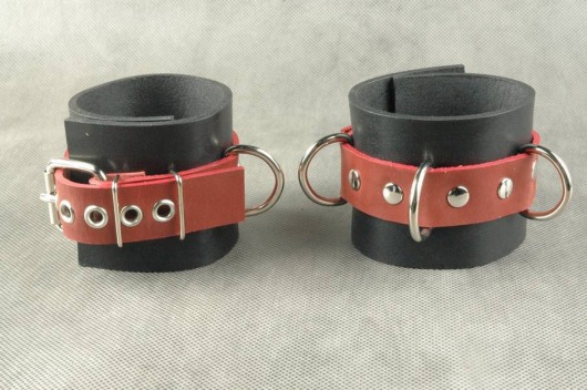 Чёрные не подшитые наручники с 3 сварными D-кольцами - Beastly - купить с доставкой в Краснодаре