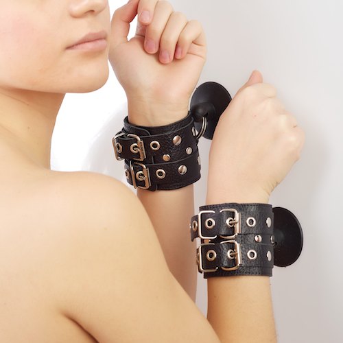 Чёрные наручники с ремешками на присосках - Sitabella - купить с доставкой в Краснодаре