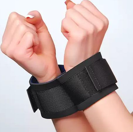 Чёрные наручники из неопрена - Sitabella - купить с доставкой в Краснодаре