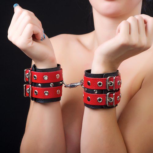 Красно-чёрные наручники из кожи - Sitabella - купить с доставкой в Краснодаре