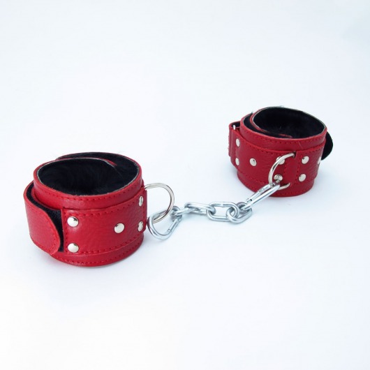 Красные кожаные наручники с меховым подкладом - БДСМ Арсенал - купить с доставкой в Краснодаре