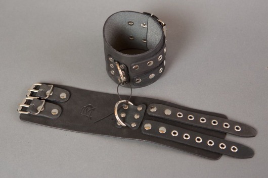 Широкие черные кожаные наручники без подкладки - Подиум - купить с доставкой в Краснодаре