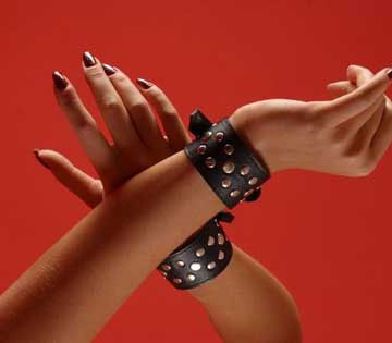 Декоративные наручники на кожаной подкладке - Подиум - купить с доставкой в Краснодаре