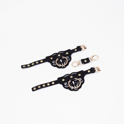 Черные кожаные наручники с клепками, кольцами и золотистой фурнитурой - Crazy Handmade - купить с доставкой в Краснодаре