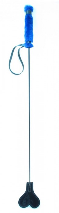 Лаковый стек с синей меховой ручкой - 64 см. - БДСМ Арсенал - купить с доставкой в Краснодаре