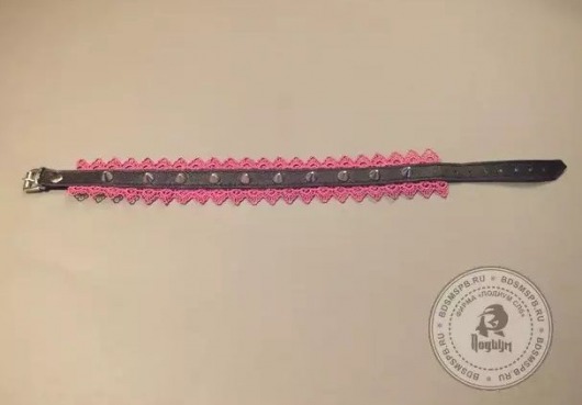 Чёрный ошейник с цикламеновым кружевом и шипами - Подиум - купить с доставкой в Краснодаре