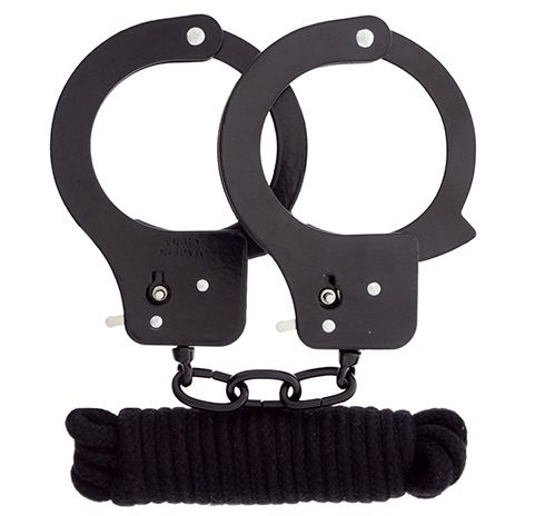 Чёрные наручники из листового металла в комплекте с веревкой BONDX METAL CUFFS LOVE ROPE SET - Dream Toys - купить с доставкой в Краснодаре