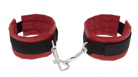 Красно-чёрные полиуретановые наручники Luxurious Handcuffs - Blush Novelties - купить с доставкой в Краснодаре