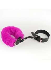 Черные кожаные наручники со съемной ярко-розовой опушкой - Sitabella - купить с доставкой в Краснодаре