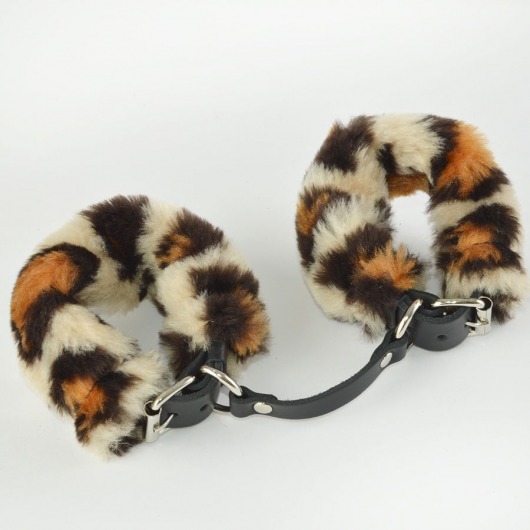 Черные кожаные наручники со съемной леопардовой опушкой - Sitabella - купить с доставкой в Краснодаре