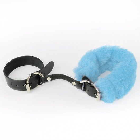 Черные кожаные наручники со съемной голубой опушкой - Sitabella - купить с доставкой в Краснодаре